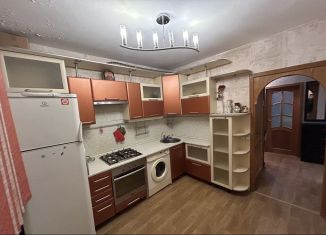 Продаю трехкомнатную квартиру, 65 м2, Новгородская область, улица Кочетова, 1