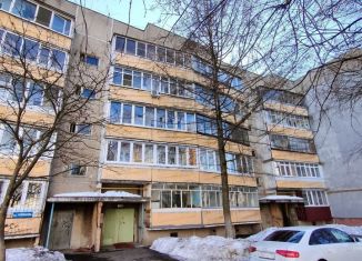 Двухкомнатная квартира на продажу, 46 м2, Нижегородская область, улица Маршала Голованова, 1А