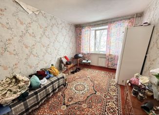 Продаю двухкомнатную квартиру, 47 м2, Кировск, улица Дзержинского, 13