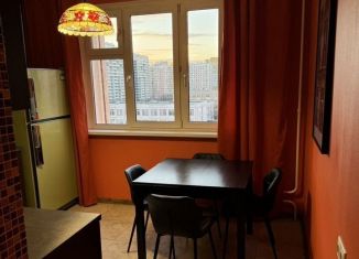 Сдаю 3-ком. квартиру, 80 м2, Москва, Мичуринский проспект, 15А, метро Раменки