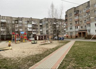 Сдаю 2-ком. квартиру, 52 м2, Калининград, Тихорецкая улица, 18