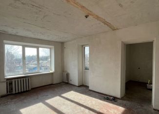 Продам 3-ком. квартиру, 55 м2, Азов, Московская улица, 76