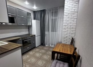 Сдаю в аренду 2-ком. квартиру, 74 м2, Екатеринбург, Счастливая улица, 4