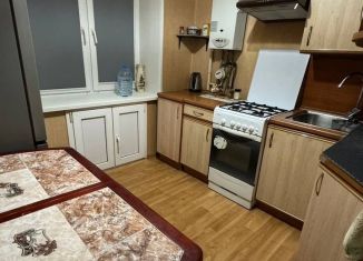 Сдача в аренду трехкомнатной квартиры, 56.3 м2, Кстово, улица Сутырина, 2