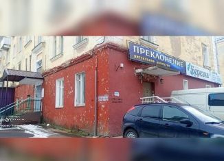 Продаю торговую площадь, 35 м2, Кирово-Чепецк, улица Горького, 10