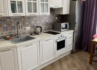 Аренда 2-ком. квартиры, 40 м2, Москва, Чертановская улица, 60к1, метро Аннино