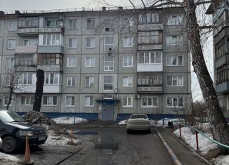 Продам 4-комнатную квартиру, 60 м2, Омск, улица Комкова, 1В