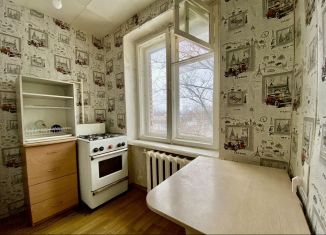 Сдам в аренду 3-комнатную квартиру, 55.2 м2, Кириши, улица Строителей, 8