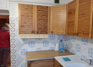 Продаю 2-ком. квартиру, 53 м2, Азов, переулок Степана Разина, 12