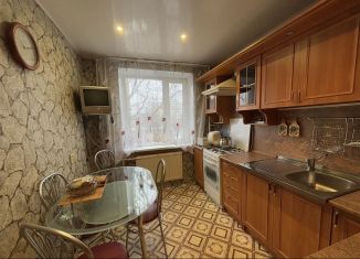 Сдаю трехкомнатную квартиру, 76 м2, Псков, Западная улица, 4