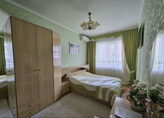 Продам трехкомнатную квартиру, 80 м2, Ростов-на-Дону, улица 339-й Стрелковой Дивизии, 31А