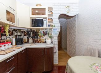 2-комнатная квартира на продажу, 54 м2, Тобольск, микрорайон Менделеево, 7