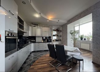 Продается трехкомнатная квартира, 130 м2, Кострома, Заволжская улица, 64