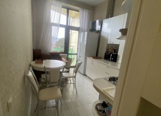 Сдам в аренду трехкомнатную квартиру, 56 м2, Сочи, Белорусская улица, 20, микрорайон Центральный