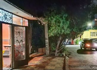 Сдам торговую площадь, 15 м2, Махачкала, улица Лёвина, 44В/1, Кировский внутригородской район