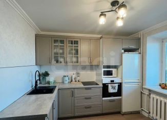 Продам двухкомнатную квартиру, 65 м2, Тюмень, улица Избышева, 6, ЖК Нефтяник