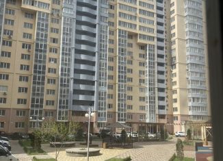 Двухкомнатная квартира в аренду, 80 м2, Каспийск, Молодёжная улица, 4