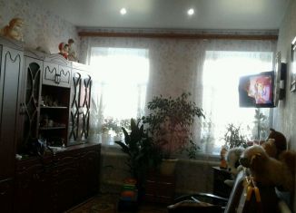 Продам двухкомнатную квартиру, 70 м2, поселок городского типа Чердаклы, улица Врача Попова