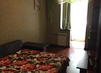 Сдается в аренду 2-комнатная квартира, 50 м2, посёлок городского типа Гурзуф, улица Соловьёва, 3