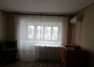 Сдается в аренду двухкомнатная квартира, 45.4 м2, Волгоградская область, улица Обороны, 70