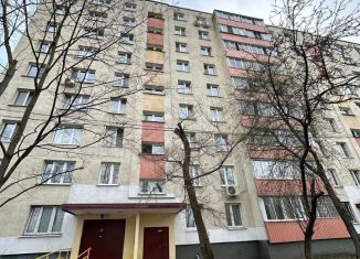 Продажа трехкомнатной квартиры, 50 м2, Москва, Вильнюсская улица