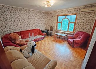 Продается 3-комнатная квартира, 58 м2, Волгодонск, улица Максима Горького, 157