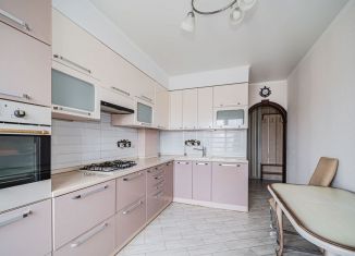 Продаю трехкомнатную квартиру, 77.3 м2, Калининград, Ленинградский район, улица Юрия Гагарина, 111