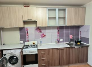 Сдам в аренду 1-ком. квартиру, 44 м2, Саратов, улица имени А.В. Плякина, 3, ЖК Авиатор