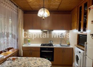 Сдается в аренду 4-комнатная квартира, 68 м2, Сочи, улица Макаренко, 22, микрорайон Заречный