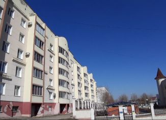 Сдача в аренду 1-ком. квартиры, 44 м2, Магнитогорск, проспект Ленина, 135/3
