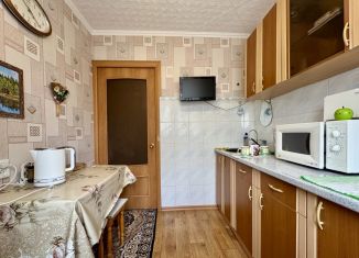 Продаю 2-комнатную квартиру, 46.6 м2, Челябинск, улица Молодогвардейцев, 66А