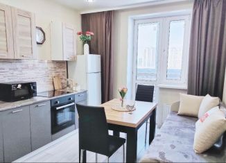 Аренда 1-комнатной квартиры, 37 м2, Тюмень, улица Дмитрия Менделеева, 2к2, ЖК Кристалл