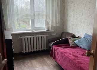 Сдача в аренду трехкомнатной квартиры, 50 м2, Новошахтинск, улица Радио, 26