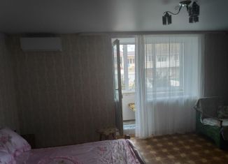 Сдается в аренду 1-комнатная квартира, 39 м2, посёлок городского типа Орджоникидзе, улица Нахимова, 2