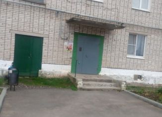 Продажа 3-комнатной квартиры, 60 м2, поселок городского типа Угловка, Советская улица, 17