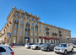 Продается 2-комнатная квартира, 55.5 м2, Магнитогорск, проспект Ленина, 18, ЖК Театральный