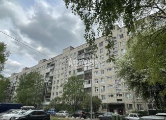 Продажа 4-комнатной квартиры, 74 м2, Санкт-Петербург, проспект Художников, 34/12, муниципальный округ Сергиевское