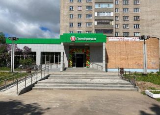 Сдам в аренду торговую площадь, 134 м2, Глазов, улица Пехтина, 22