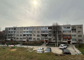Продается 3-комнатная квартира, 69 м2, село Семеновское, Школьная улица, 8