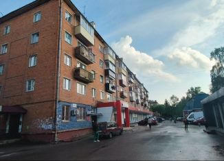 Продажа трехкомнатной квартиры, 53 м2, Жуков, улица Ленина