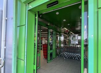 Продаю торговую площадь, 600 м2, Шахты, проспект Карла Маркса, 63