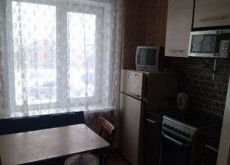 Сдаю в аренду трехкомнатную квартиру, 72 м2, Кемеровская область, улица Просвещения, 215