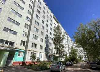 Продается 2-комнатная квартира, 53 м2, Смоленск, улица Рыленкова, 73