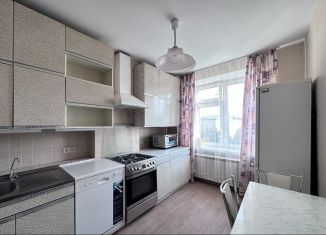 Сдается трехкомнатная квартира, 82 м2, Москва, улица Марии Ульяновой, 3к3, улица Марии Ульяновой