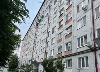 Продается 2-комнатная квартира, 64 м2, Владикавказ, улица Цоколаева, 16, 9-й микрорайон