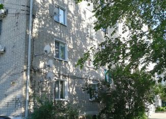 Продается трехкомнатная квартира, 49 м2, поселок городского типа Анна, улица Чехова, 3А