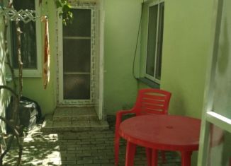 Продается трехкомнатная квартира, 50 м2, Крым, улица Дёмышева, 99