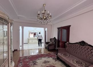 Сдается в аренду трехкомнатная квартира, 105 м2, Грозный, 7-й микрорайон, бульвар Султана Дудаева, 26