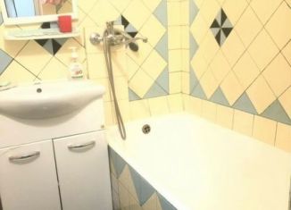 Сдаю 2-ком. квартиру, 70 м2, Сочи, улица Макаренко, 13/2, микрорайон Заречный