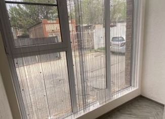 Сдача в аренду помещения свободного назначения, 8 м2, Элиста, улица Юлии Нейман, 9А